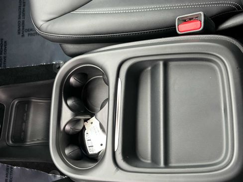 New 2027 Chrysler Pacifica Select AWD/4WD image 17