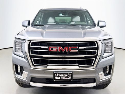 Used 2021 GMC Yukon XL SLT w/ SLT Premium Package image 2