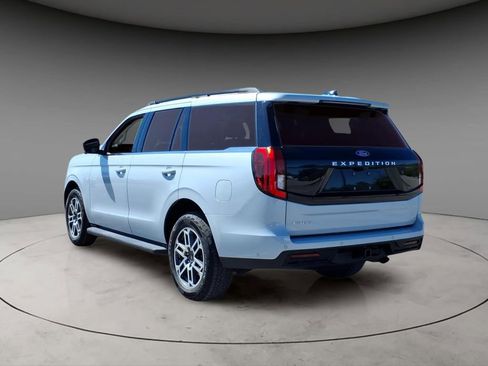 Used 2025 Ford Expedition Active AWD/4WD image 3