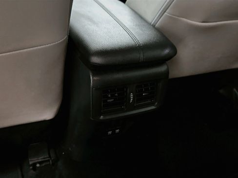 Used 2019 Toyota RAV4 Limited AWD/4WD image 29