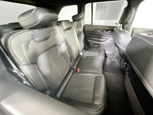 Used 2023 Jeep Grand Cherokee Altitude AWD/4WD image 24