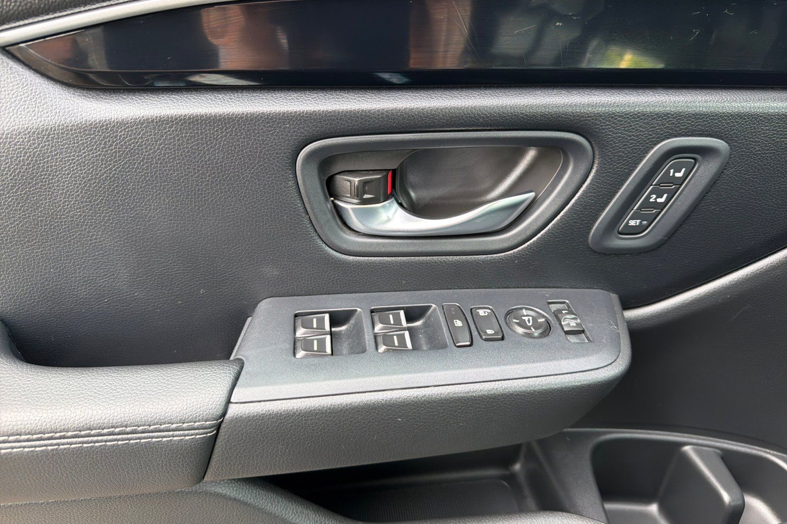 Certified 2025 Honda Pilot Touring image 11