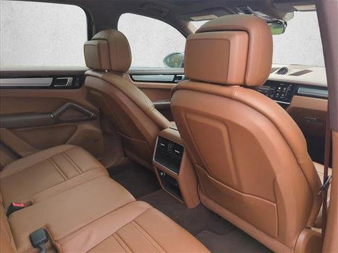 Used 2023 Porsche Cayenne AWD/4WD image 23