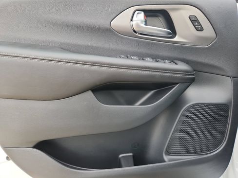 New 2027 Chrysler Pacifica Select FWD image 19