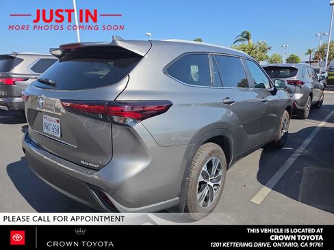 Used 2026 Toyota Highlander XLE AWD/4WD image 2