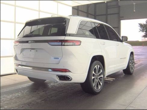 Used 2023 Jeep Grand Cherokee Overland w/ Adv Protech Group III AWD/4WD image 2