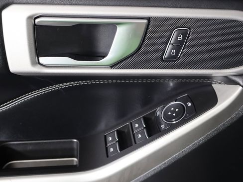 Used 2022 Ford Explorer XLT image 34