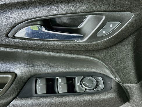 Used 2020 Chevrolet Equinox LT FWD image 20