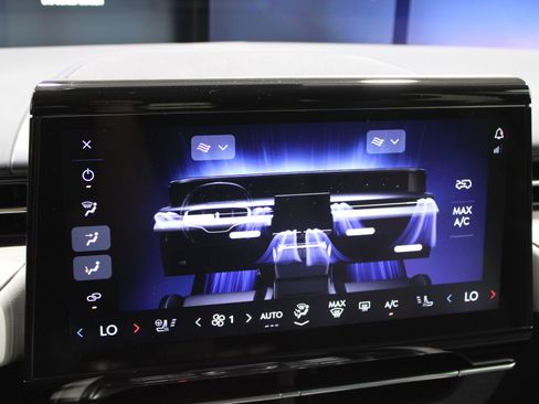 Used 2025 Lincoln Nautilus Premier AWD/4WD image 14