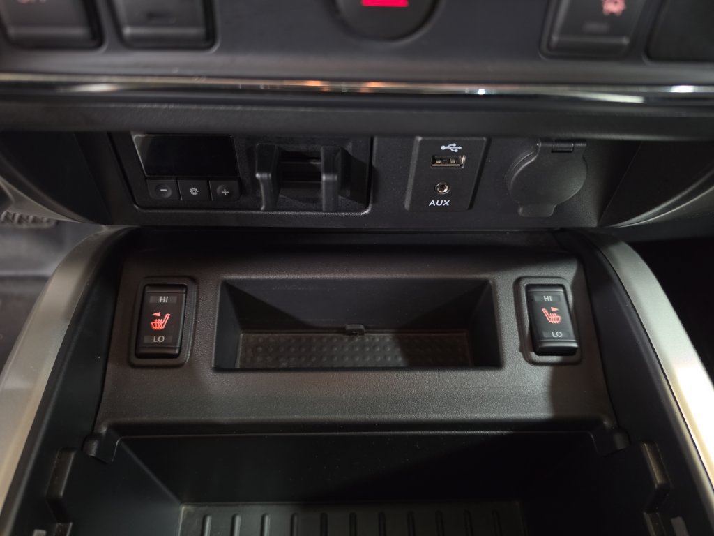 Used 2017 Nissan Titan SV AWD/4WD image 26