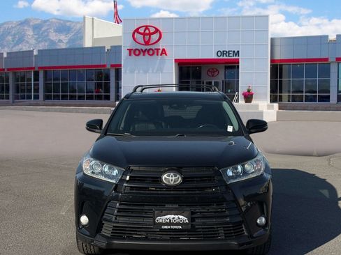 Used 2018 Toyota Highlander SE w/ Carpet Mat Package (TMS) AWD/4WD image 2