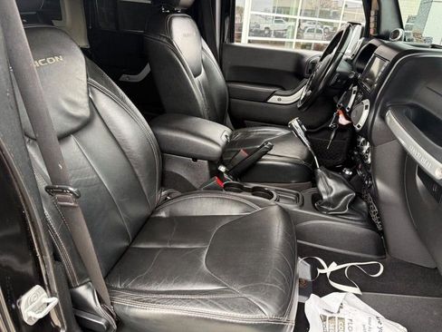 Used 2014 Jeep Wrangler Unlimited Rubicon w/ Connectivity Group AWD/4WD image 11