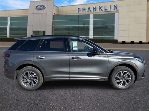 New 2026 Lincoln Corsair Premiere image 8