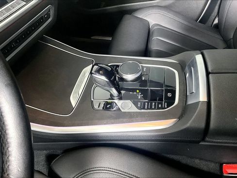 Used 2022 BMW X5 xDrive40i w/ Premium Package AWD/4WD image 17