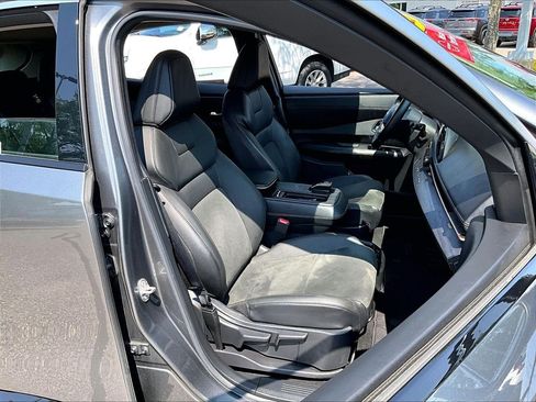 Used 2023 Nissan Ariya FWD image 11