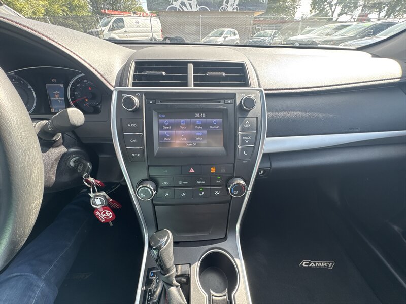 Used 2017 Toyota Camry SE w/ Protection Package (Q2) FWD image 21