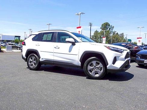 Certified 2024 Toyota RAV4 LE AWD/4WD image 4