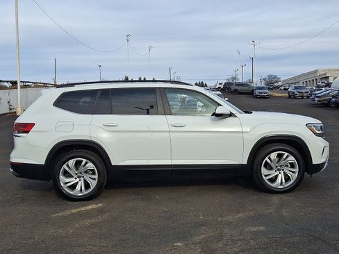Certified 2022 Volkswagen Atlas SE w/ Panoramic Sunroof Package image 8