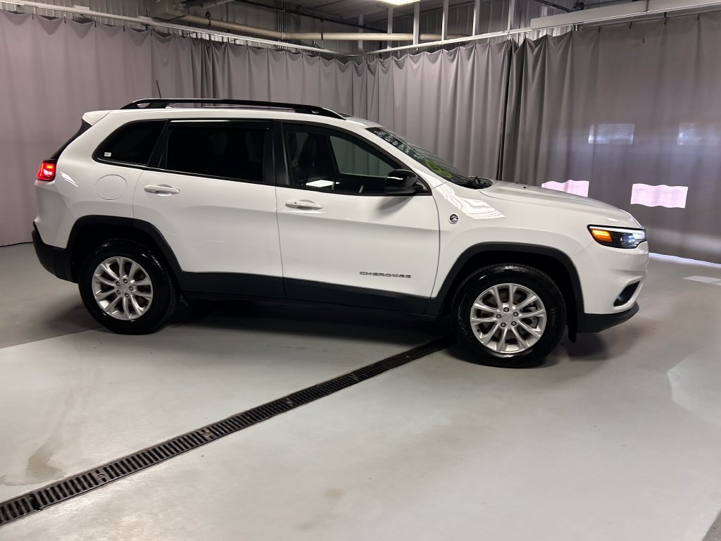 Used 2022 Jeep Cherokee Latitude Lux w/ Sun & Sound Group AWD/4WD image 8