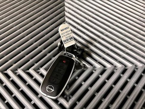 New 2025 Nissan Rogue Platinum image 14