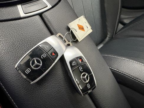 Used 2017 Mercedes-Benz E 300 4MATIC image 32