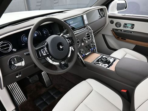New 2026 Rolls-Royce Cullinan AWD/4WD image 4