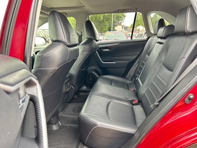 Used 2019 Toyota RAV4 XLE Premium w/ Cold Weather Package AWD/4WD image 18