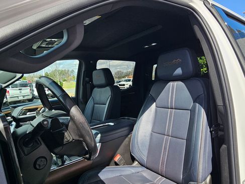 Used 2022 Chevrolet Silverado 1500 High Country w/ High Country Premium Package image 21