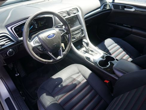 Used 2016 Ford Fusion SE FWD image 12