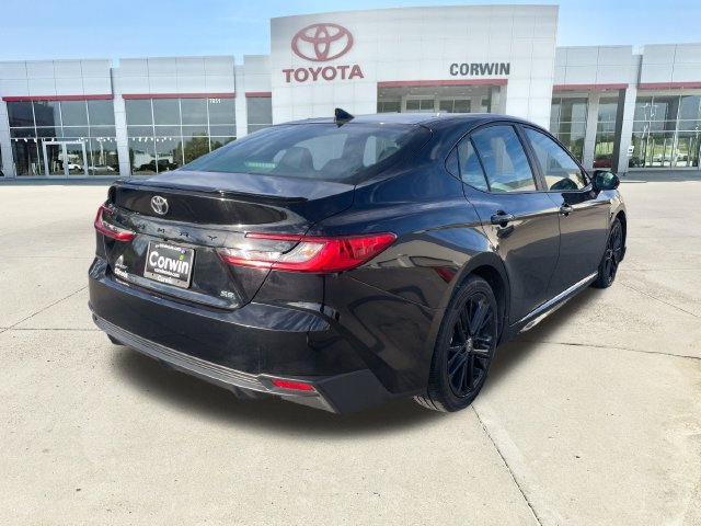 Used 2025 Toyota Camry SE FWD image 5