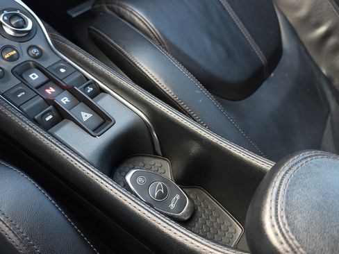 Used 2018 McLaren 570S Spider RWD image 31