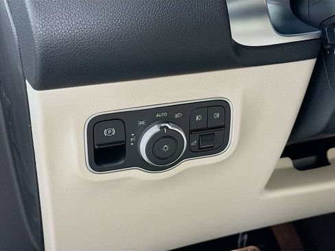 Used 2025 Mercedes-Benz GLB 250 GLB 250 image 11