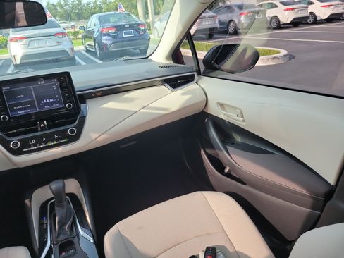 Used 2022 Toyota Corolla LE FWD image 17