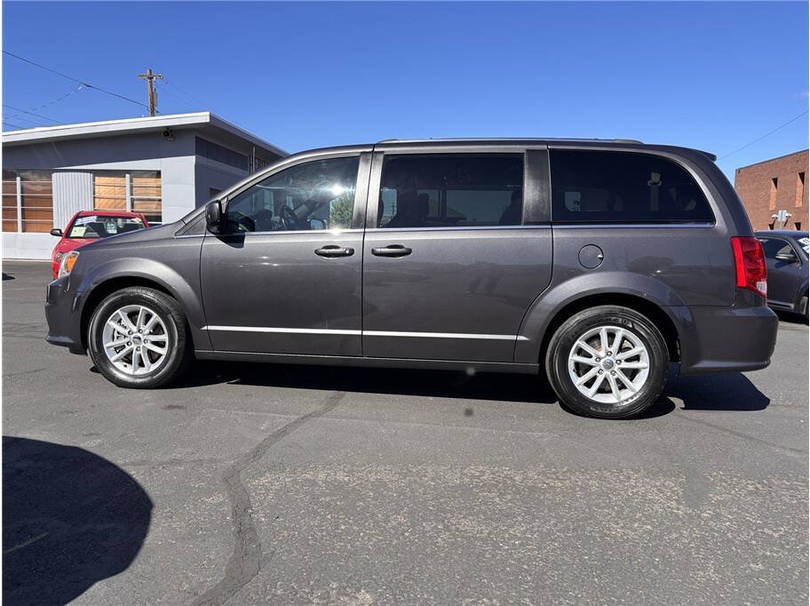 Used 2019 Dodge Grand Caravan SXT FWD image 2