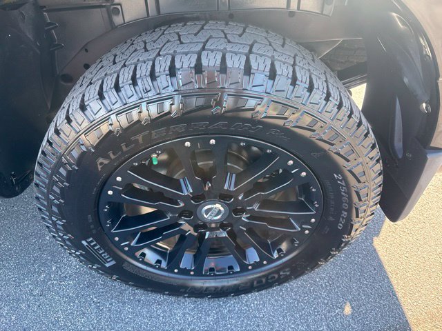 Used 2017 Nissan Titan SV AWD/4WD image 11