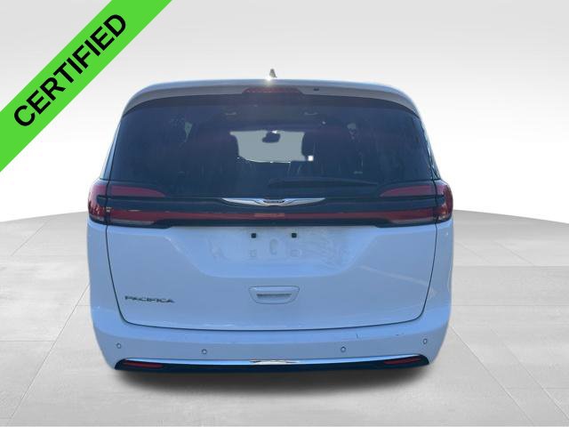 Used 2024 Chrysler Pacifica Touring-L FWD image 6