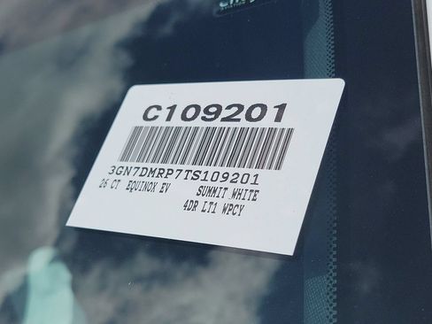 Used 2026 Chevrolet Equinox EV LT FWD image 29