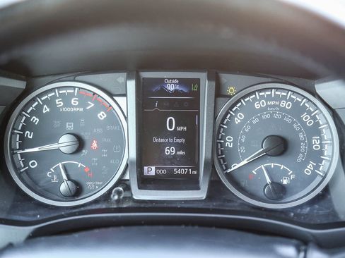 Used 2023 Toyota Tacoma TRD Off-Road w/ Black Out Package (TMS) AWD/4WD image 30