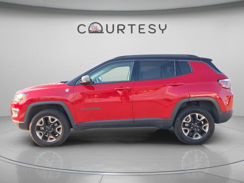 Used 2018 Jeep Compass Trailhawk w/ Leather Interior Group AWD/4WD image 2