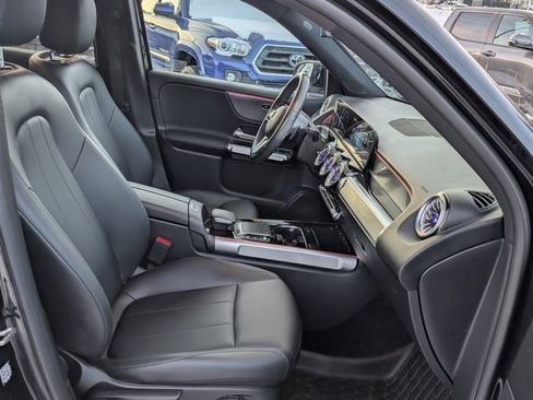 Used 2022 Mercedes-Benz GLB 250 4MATIC image 21