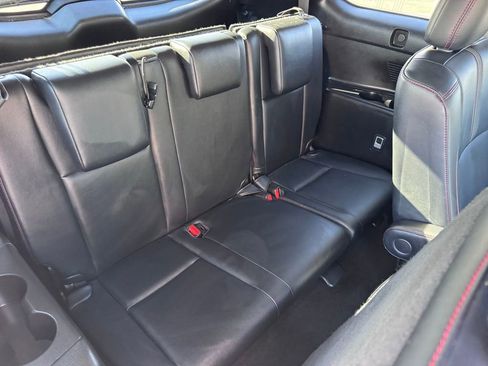 Used 2019 Toyota Highlander SE image 29