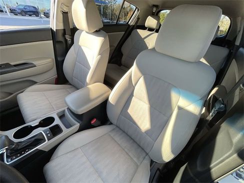 Used 2020 Kia Sportage LX image 17