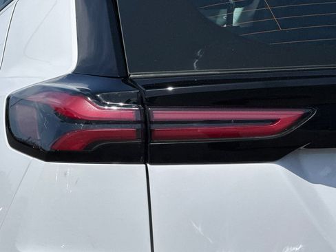 Used 2023 Chevrolet Bolt EUV LT w/ Convenience Package FWD image 44