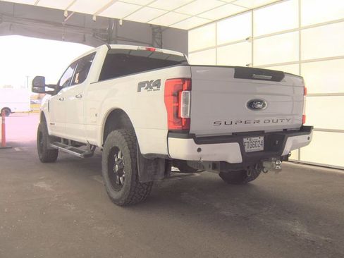 Used 2017 Ford F250 XLT w/ XLT Premium Package AWD/4WD image 4
