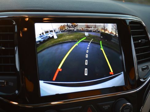 Used 2019 Jeep Grand Cherokee Limited image 17