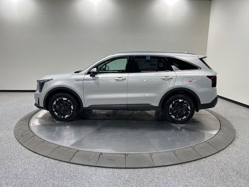New 2026 Kia Sorento S image 8