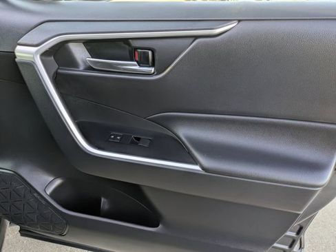 Used 2021 Toyota RAV4 XLE image 33