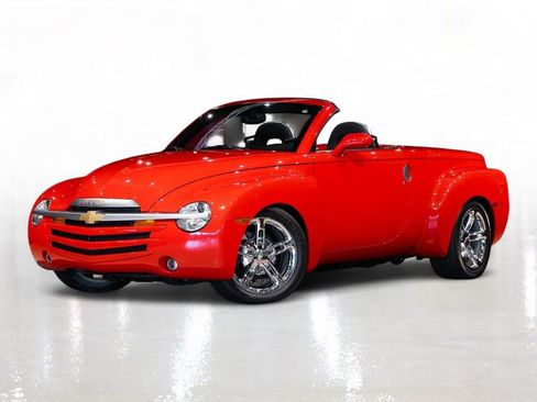 Used 2005 Chevrolet SSR w/ Preferred Equipment Group image 1
