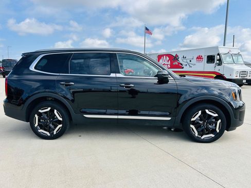 Used 2025 Kia Telluride S FWD image 42