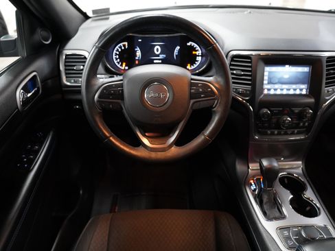 Used 2019 Jeep Grand Cherokee Laredo image 12